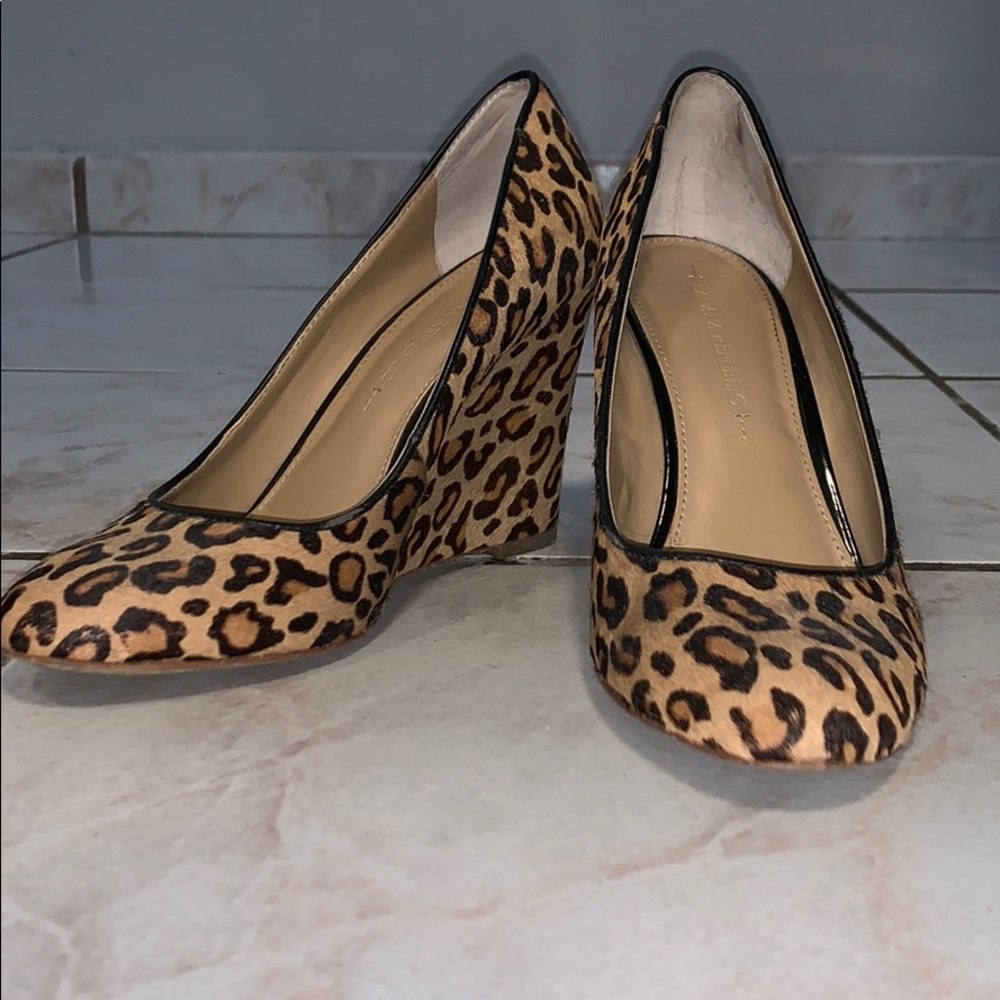 Banana Republic Leopard Wedges Size 6